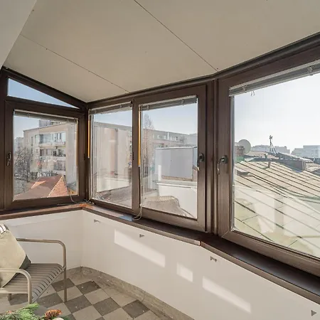 Vibrant & Spacious 3br Lofts On Amzei Square Apartment *