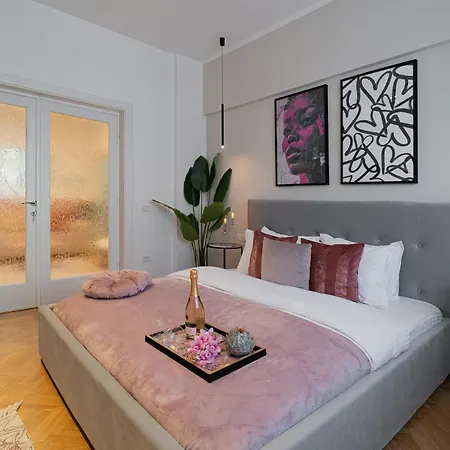 Vibrant & Spacious 3br Lofts On Amzei Square Bucharest