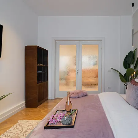 Apartment Vibrant & Spacious 3br Lofts On Amzei Square Bucharest