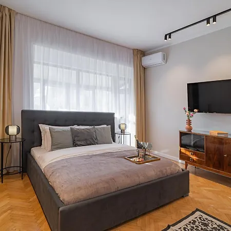 Vibrant & Spacious 3br Lofts On Amzei Square Apartment Bucharest