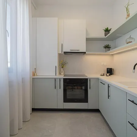 Vibrant & Spacious 3br Lofts On Amzei Square Apartment