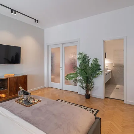 Apartment Vibrant & Spacious 3br Lofts On Amzei Square