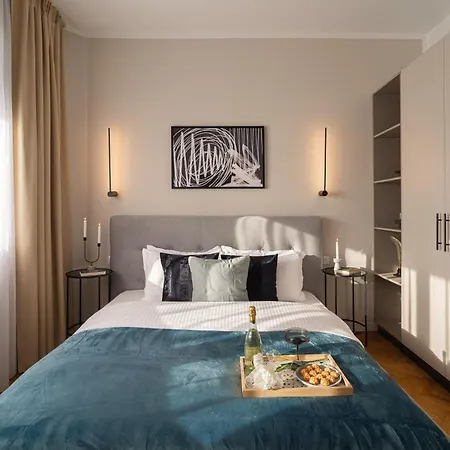 Vibrant & Spacious 3br Lofts On Amzei Square Apartment *