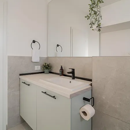 Vibrant & Spacious 3br Lofts On Amzei Square
