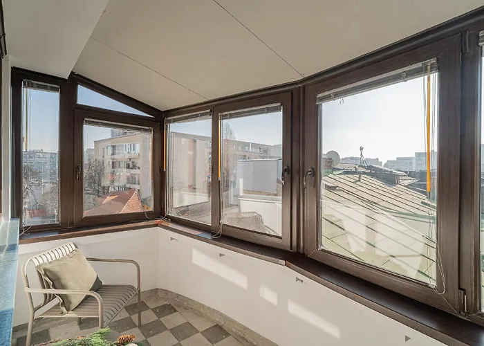 Contemporary 3-bedroom Lofts - Modern Touches Meet Classic Elegance By Calea Victoriei アパート *